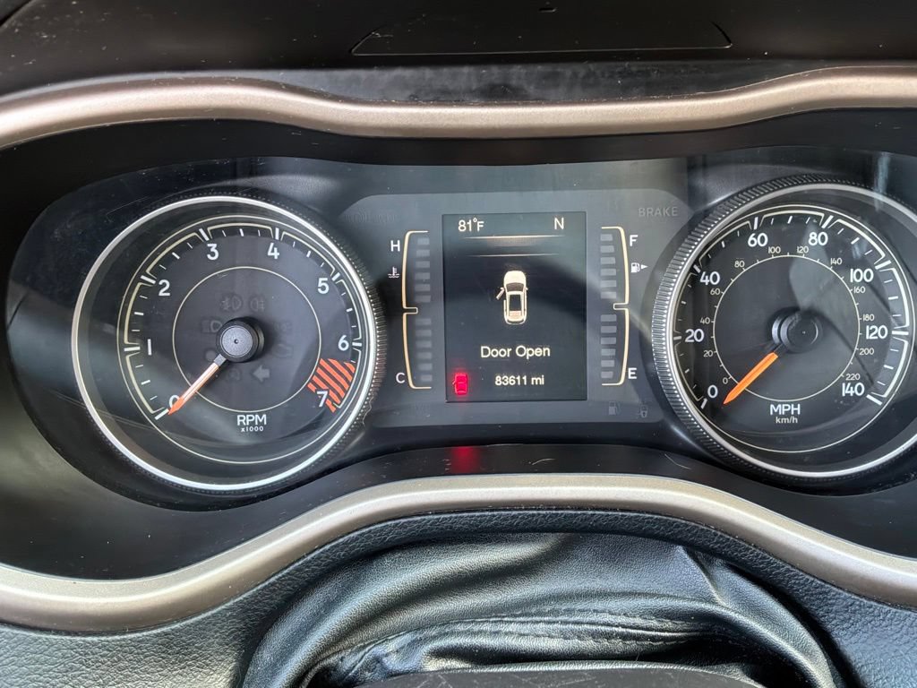 Used 2015 Jeep Cherokee Latitude w/ Cold Weather Group AWD/4WD image 20