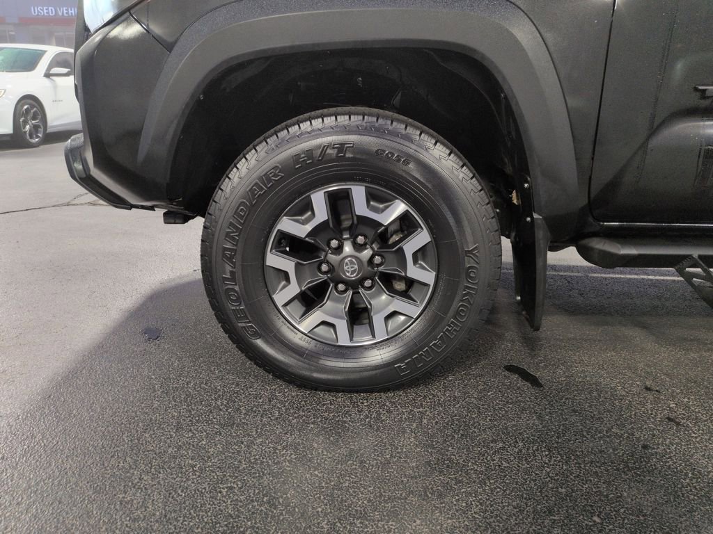 Used 2023 Toyota Tacoma TRD Off-Road w/ Technology Package AWD/4WD image 27