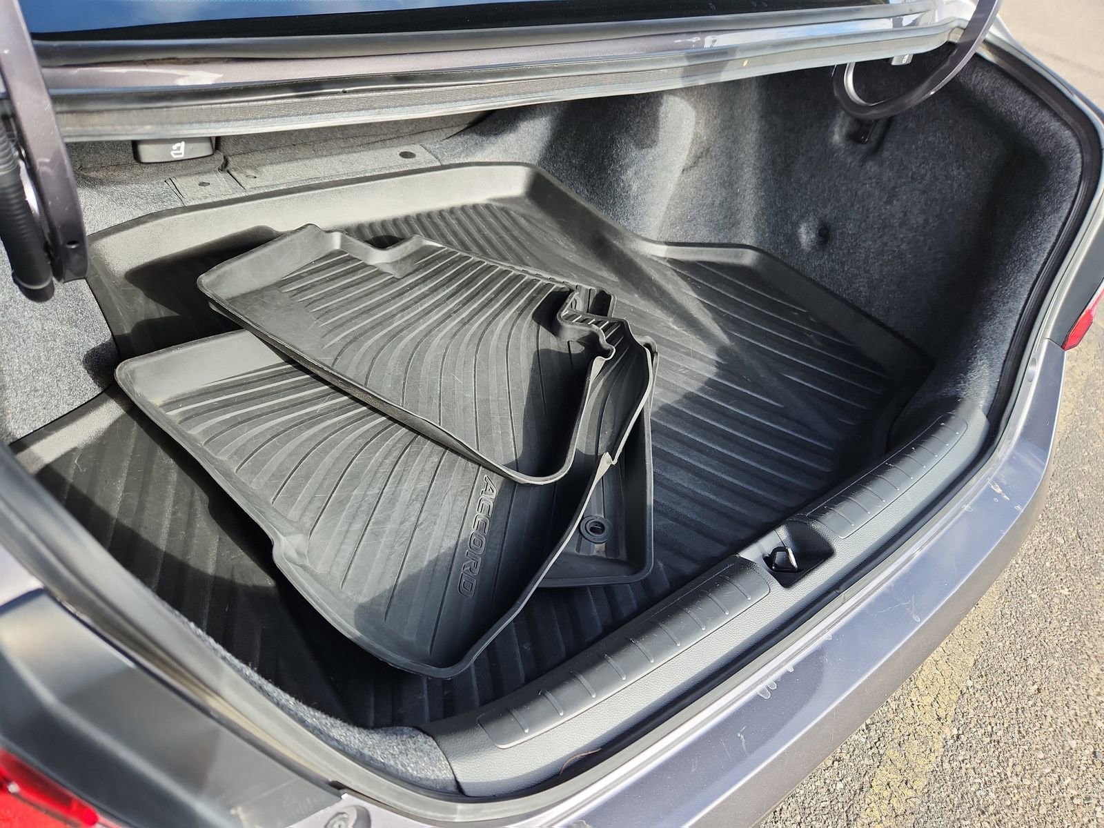 Used 2018 Honda Accord EX image 13