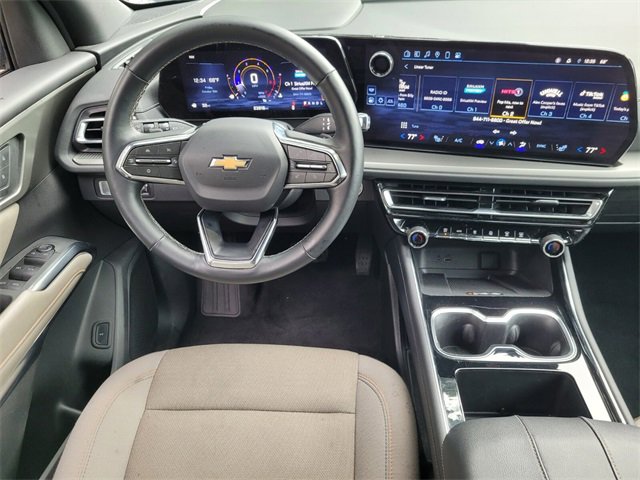 Used 2025 Chevrolet Traverse LT image 16