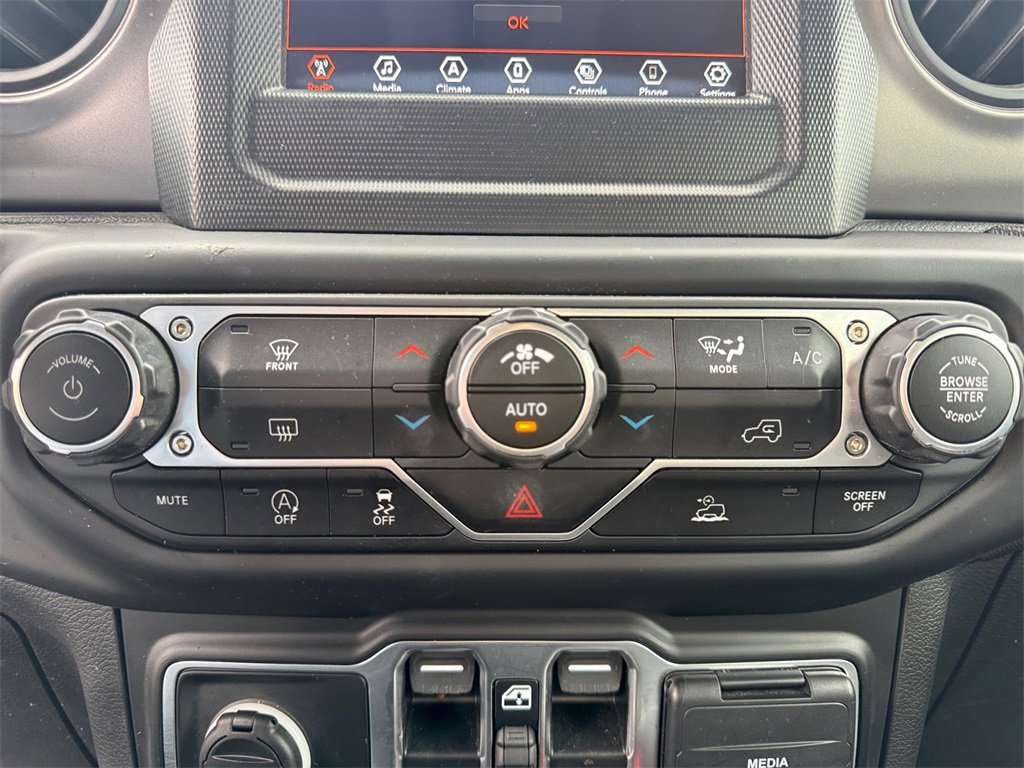 Certified 2023 Jeep Gladiator Willys image 29