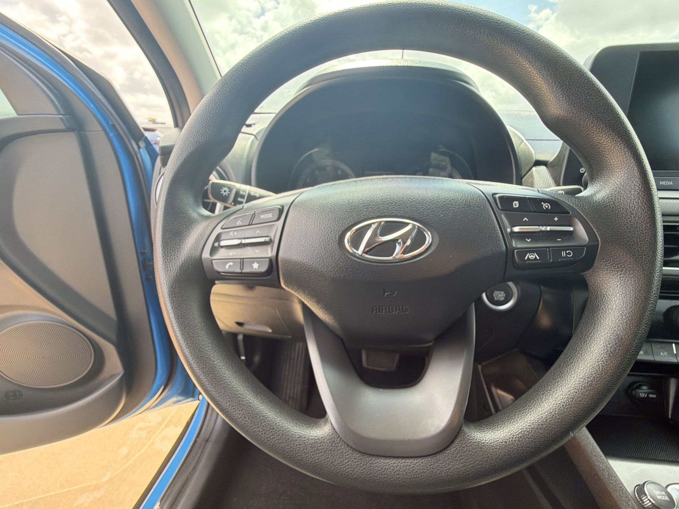Certified 2022 Hyundai Kona SEL AWD/4WD image 17
