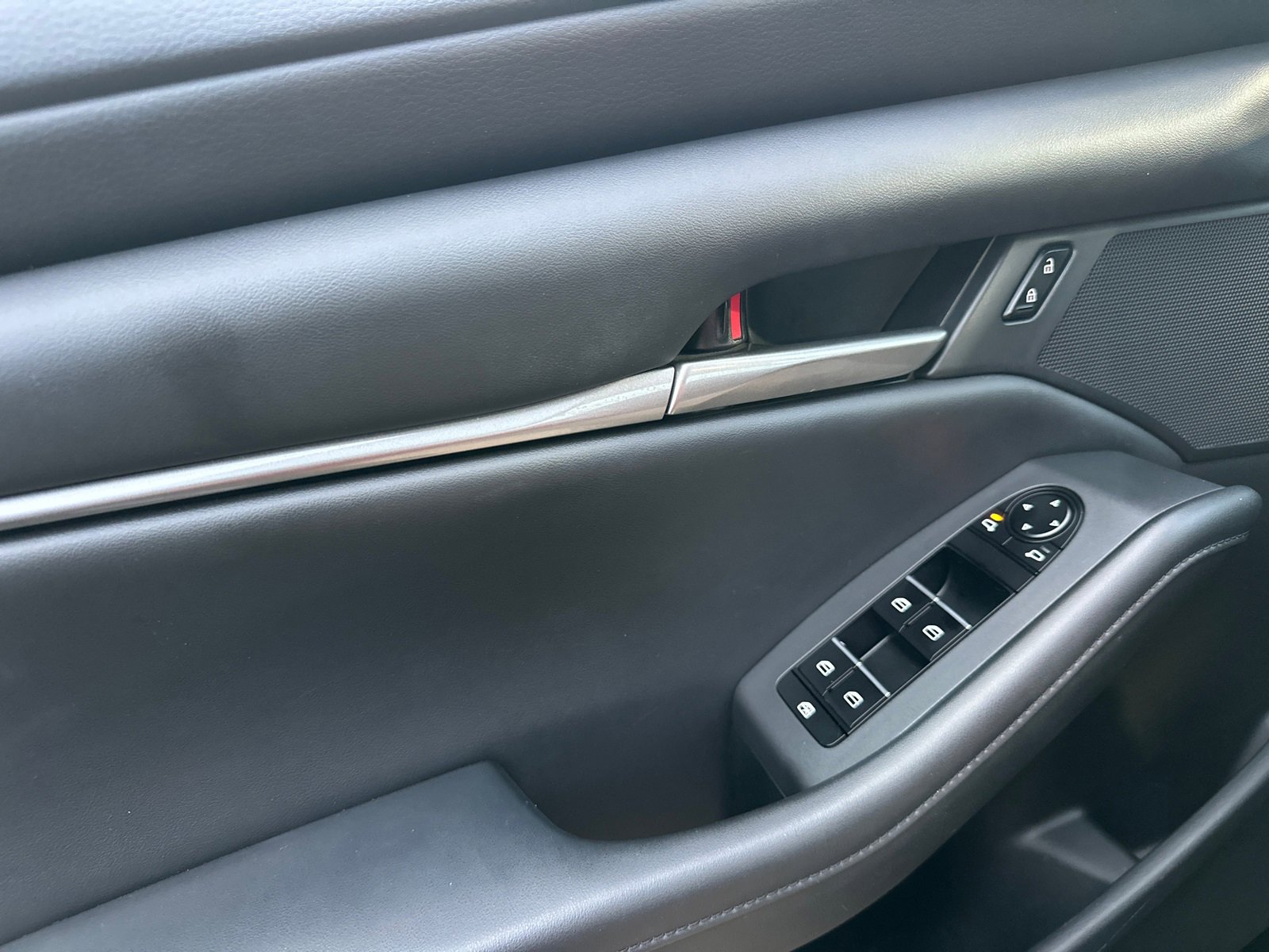 Used 2021 MAZDA MAZDA3 s image 33