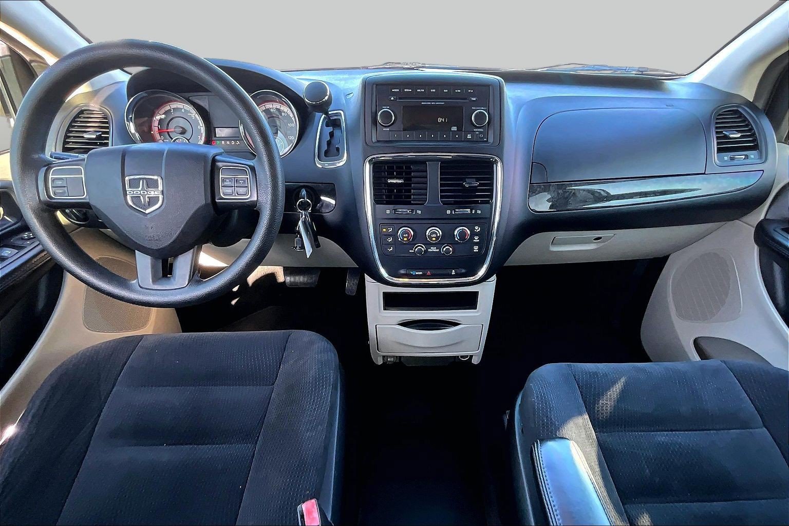 Used 2015 Dodge Grand Caravan SXT FWD image 14