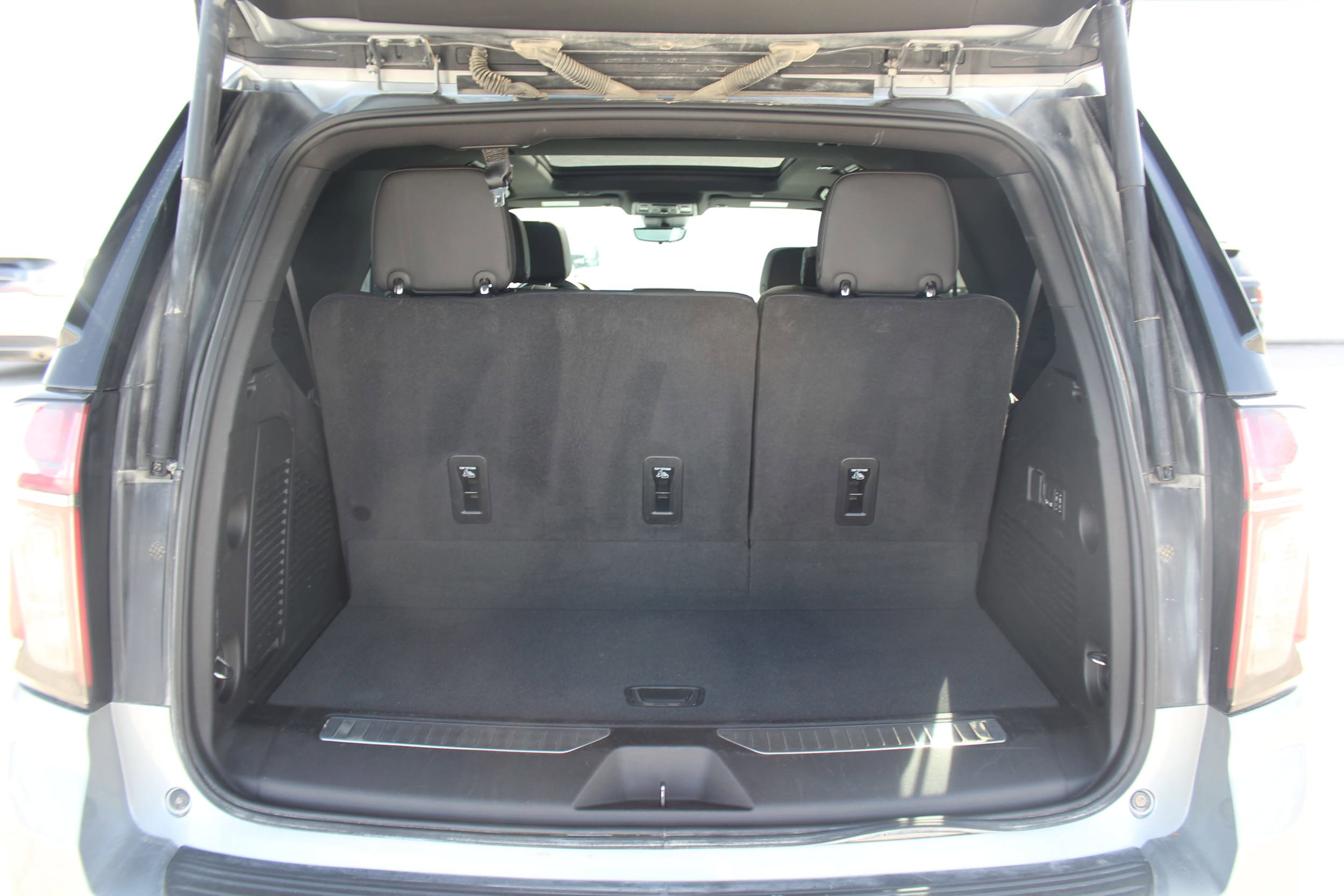 Used 2024 Chevrolet Tahoe High Country AWD/4WD image 21