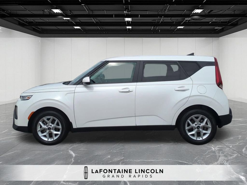 Used 2022 Kia Soul S image 2