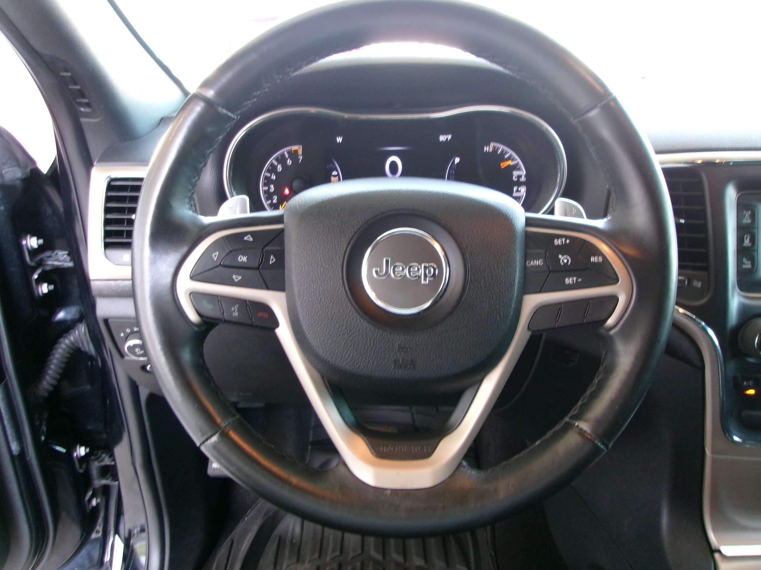 Used 2017 Jeep Grand Cherokee Laredo AWD/4WD image 8