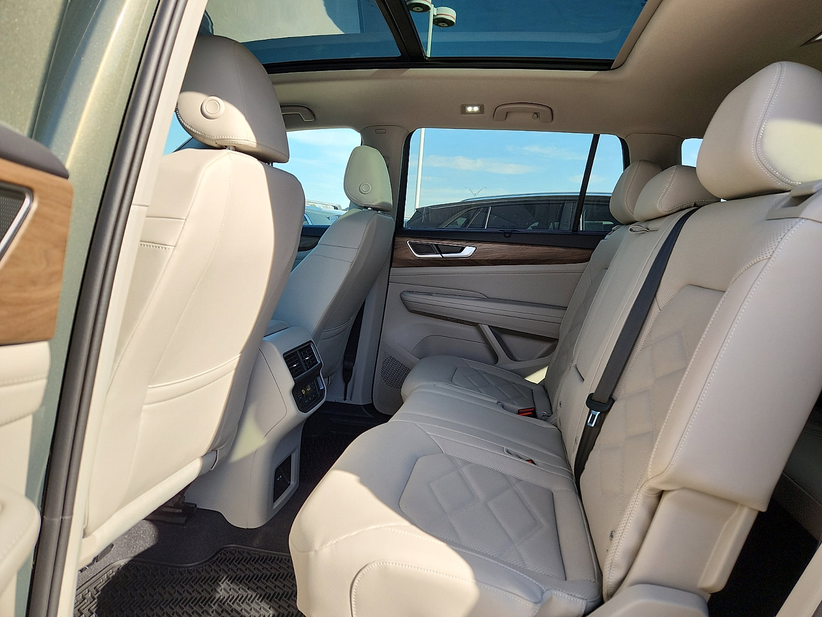 New 2026 Volkswagen Atlas SE image 12