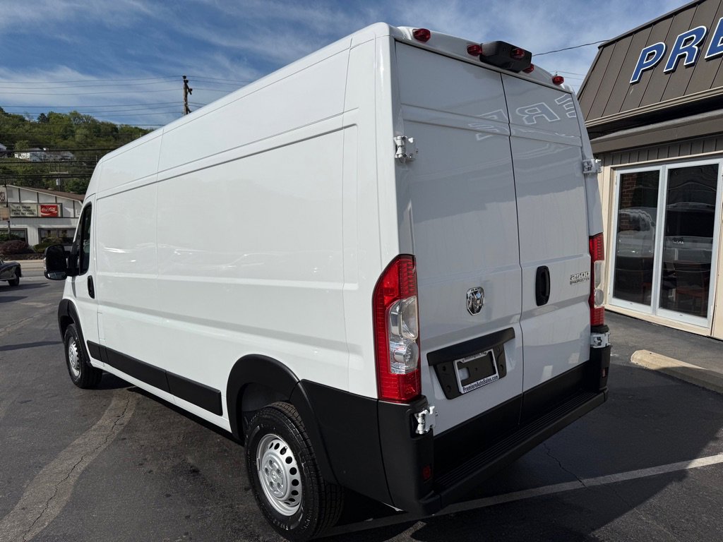 Used 2025 RAM ProMaster 2500 w/ Convenience Group FWD image 3