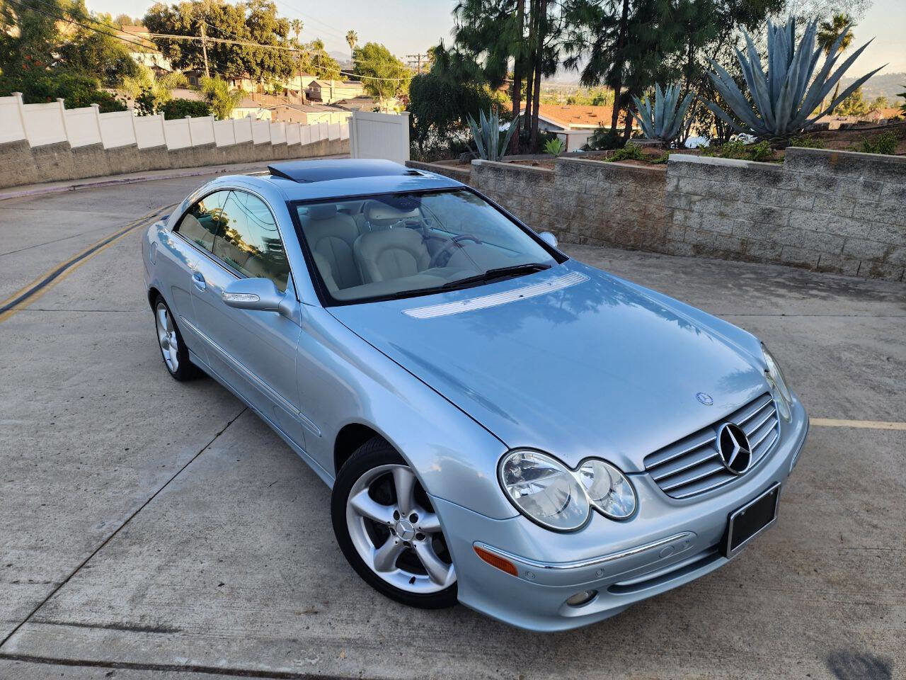 Used 2005 Mercedes-Benz CLK 320 Coupe image 2