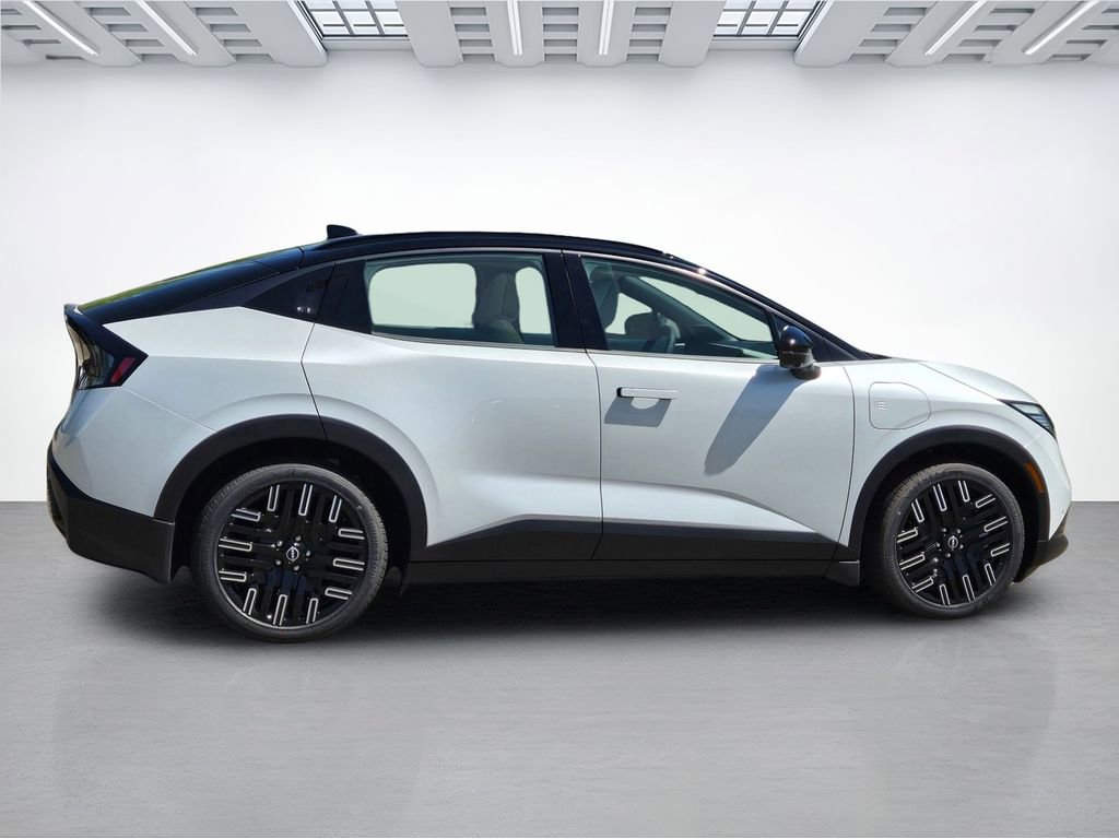New 2026 Nissan Leaf Platinum+ w/ Illuminated Package FWD image 3