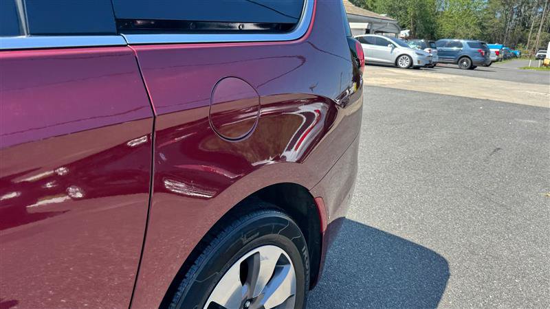 Used 2018 Chrysler Pacifica Limited w/ Advanced Safetytec Group FWD image 14