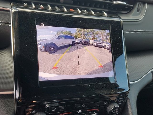New 2024 Jeep Grand Cherokee L Altitude RWD image 14