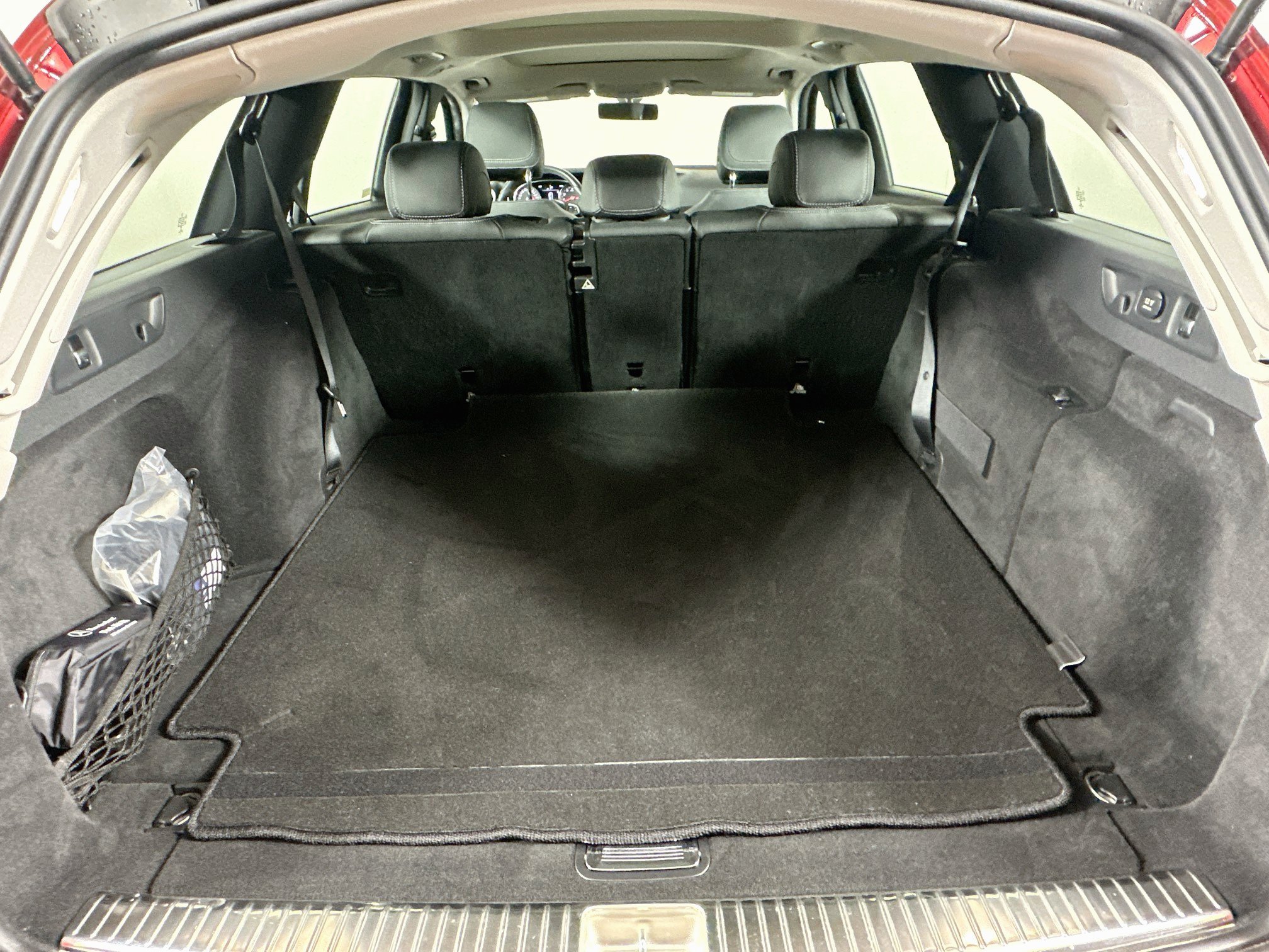 Used 2018 Mercedes-Benz E 400 4MATIC Wagon w/ Premium 1 Package image 29