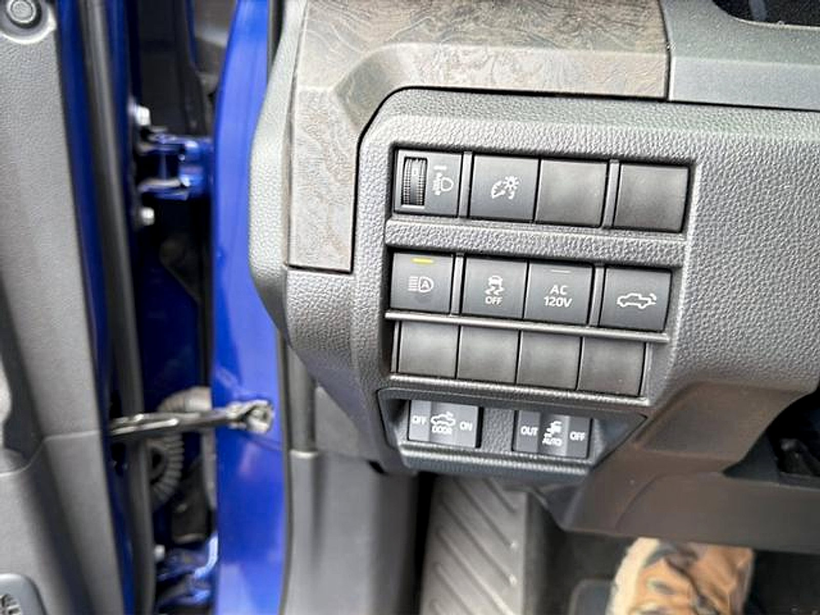 Used 2024 Toyota Tacoma Limited w/ Limited Package (LT) AWD/4WD image 18