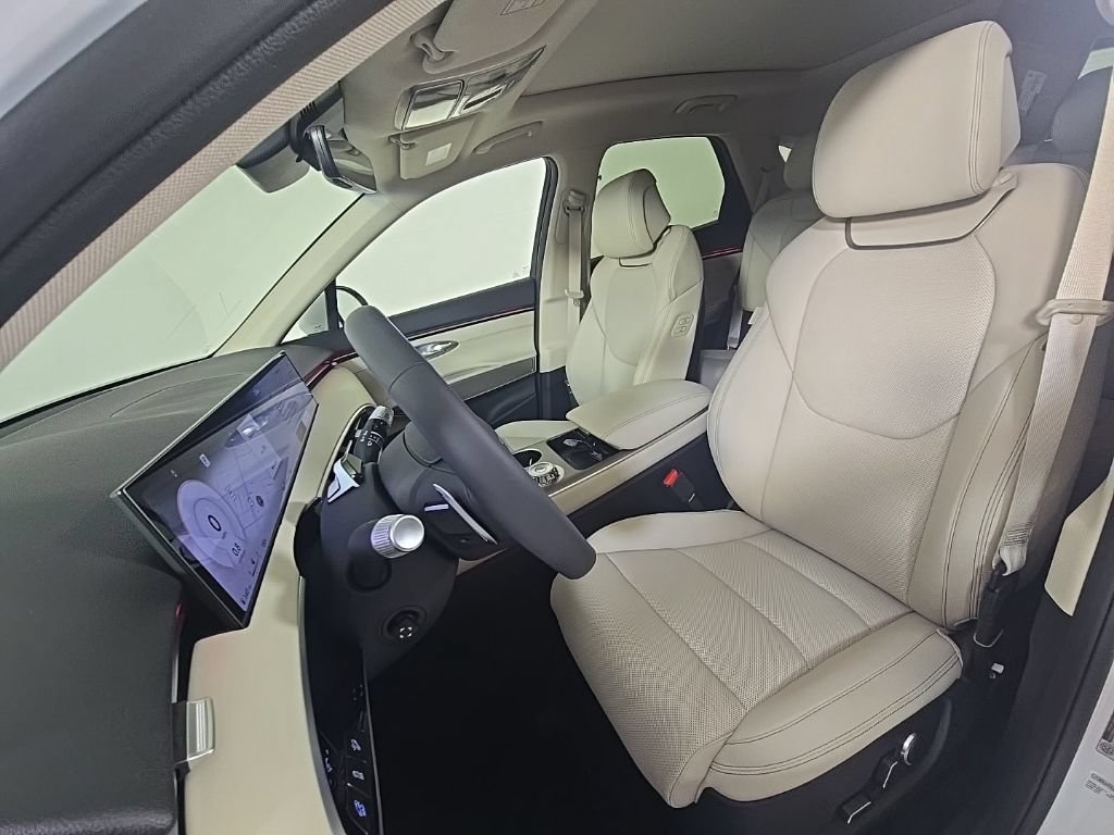 New 2027 Genesis GV70 2.5T Select AWD/4WD image 15