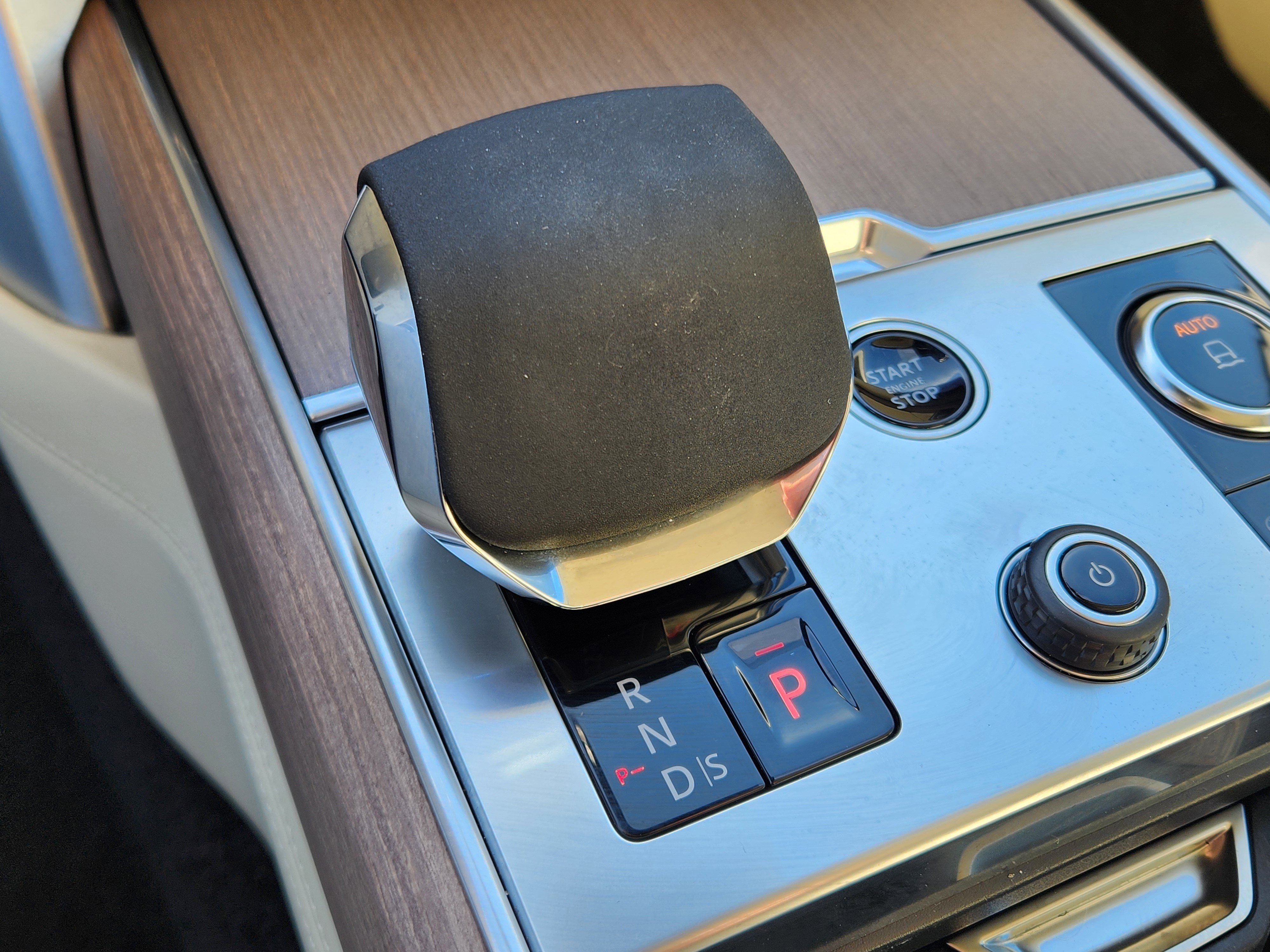 Used 2023 Land Rover Range Rover SE image 23