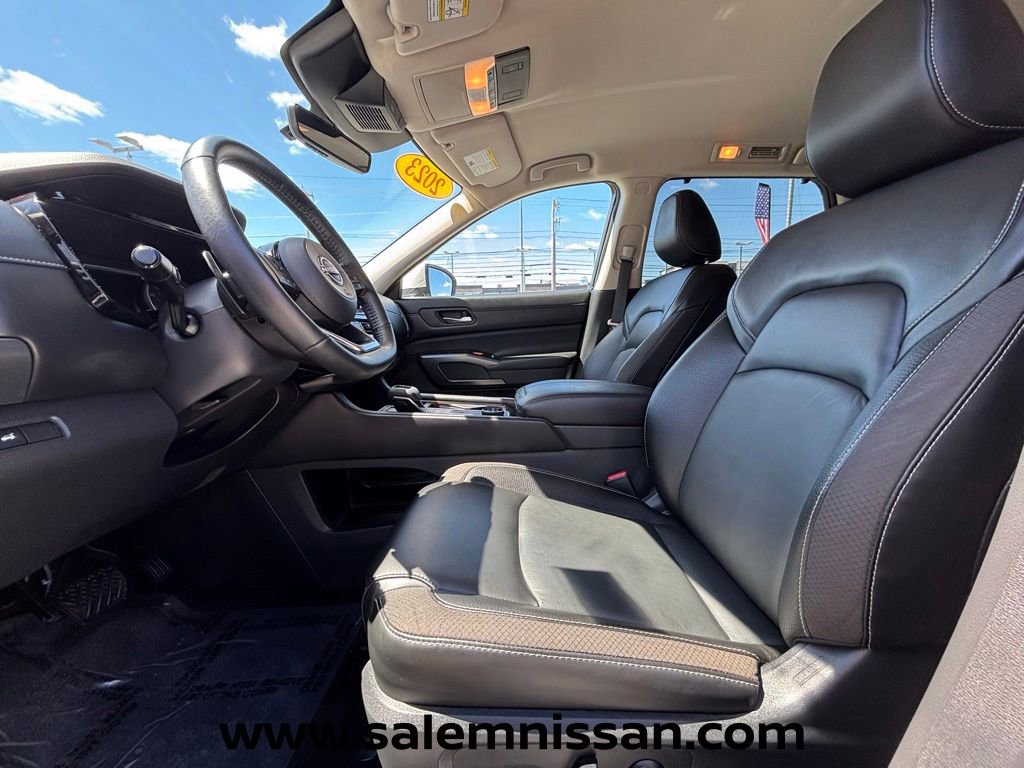 Certified 2023 Nissan Pathfinder SL w/ Black Appearance Package AWD/4WD image 10
