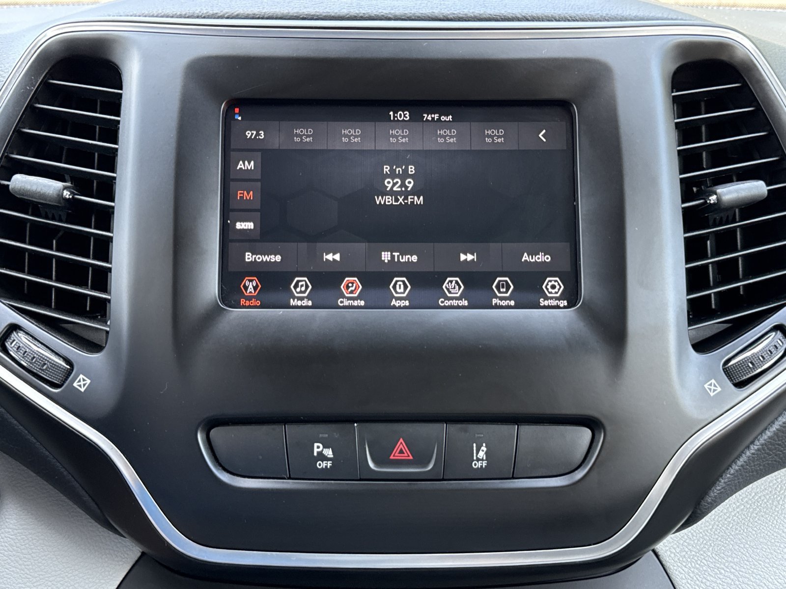 Used 2021 Jeep Cherokee Latitude Plus FWD image 22