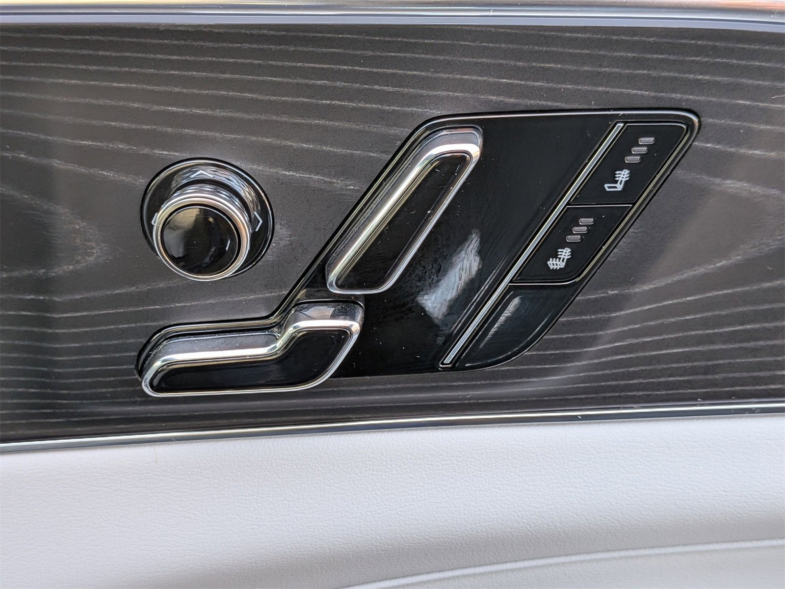 Used 2024 Cadillac Lyriq Luxury w/ LPO, Floor Liner Package image 39