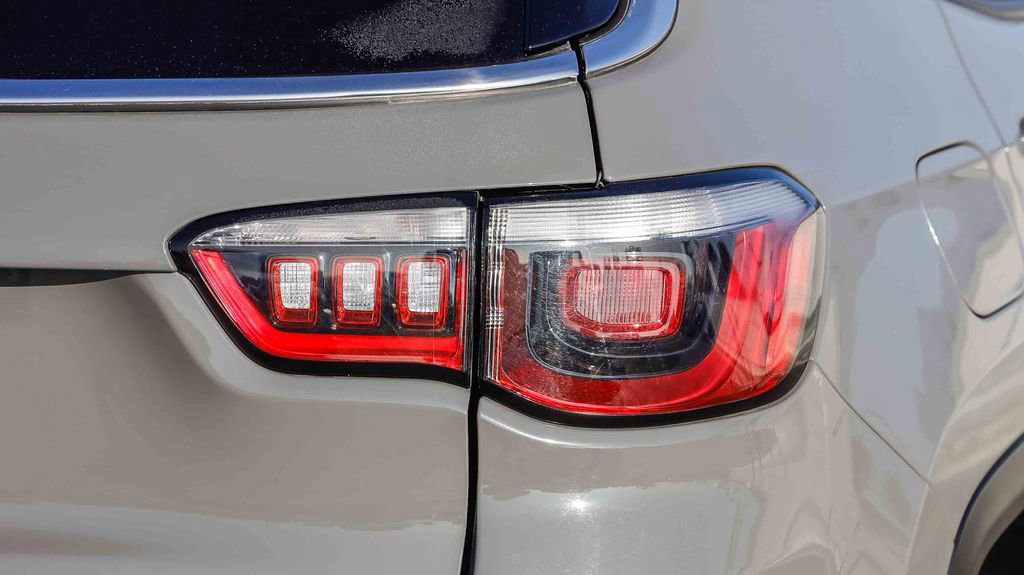 Used 2024 Jeep Compass Limited image 10