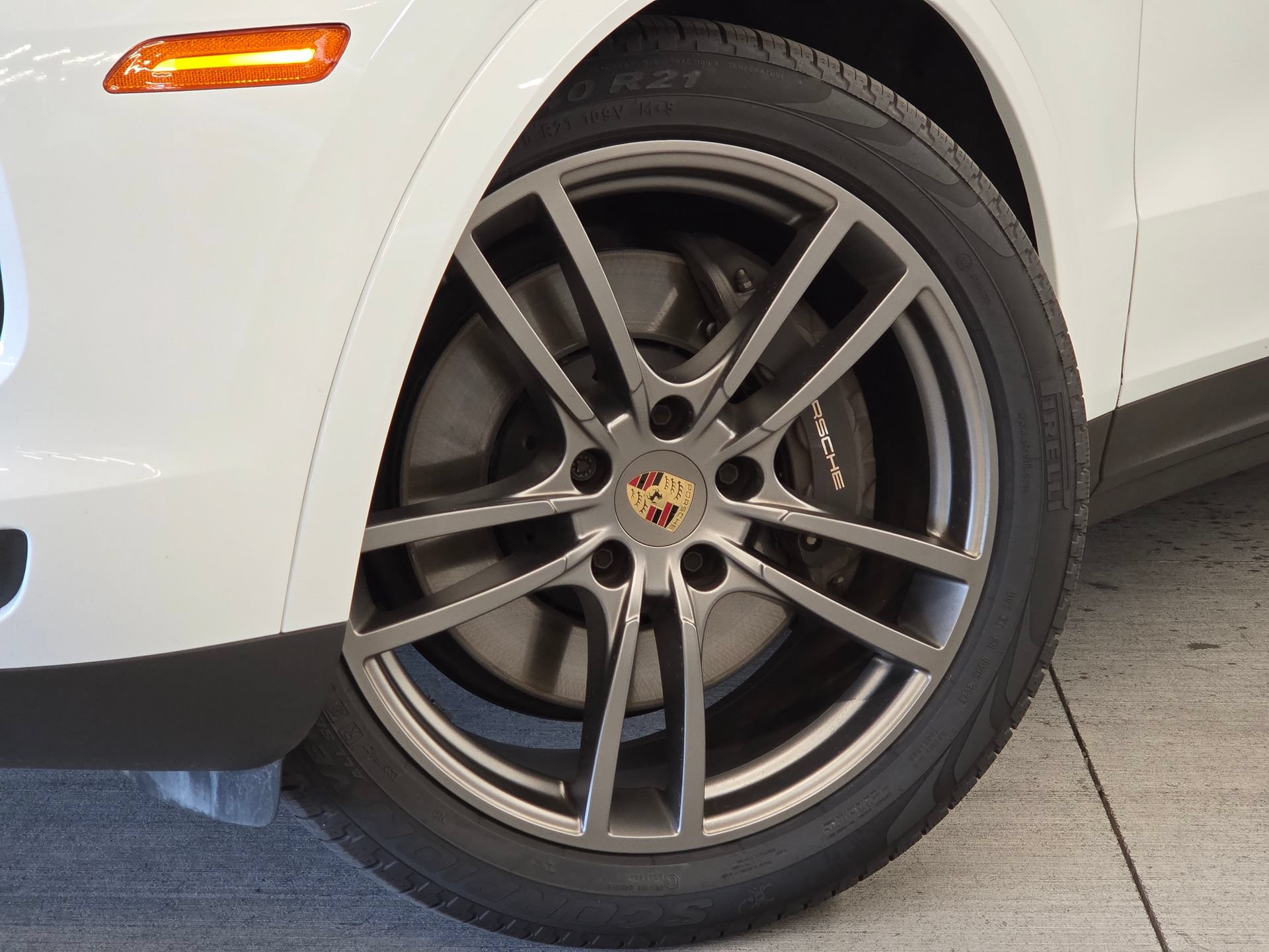 Certified 2023 Porsche Cayenne Coupe AWD/4WD image 25