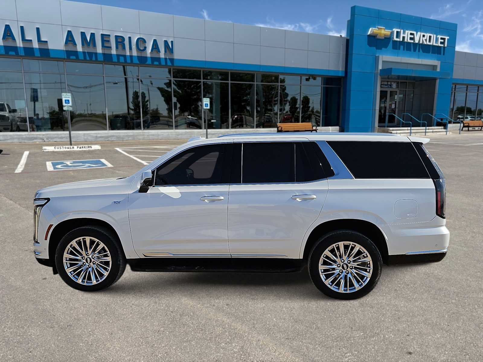 Used 2025 Cadillac Escalade Premium Luxury AWD/4WD image 5