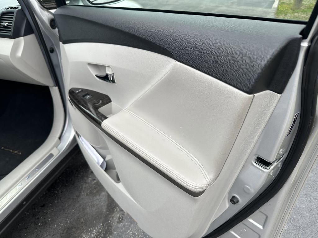 Used 2013 Toyota Venza XLE w/ XLE Premium Pkg image 30