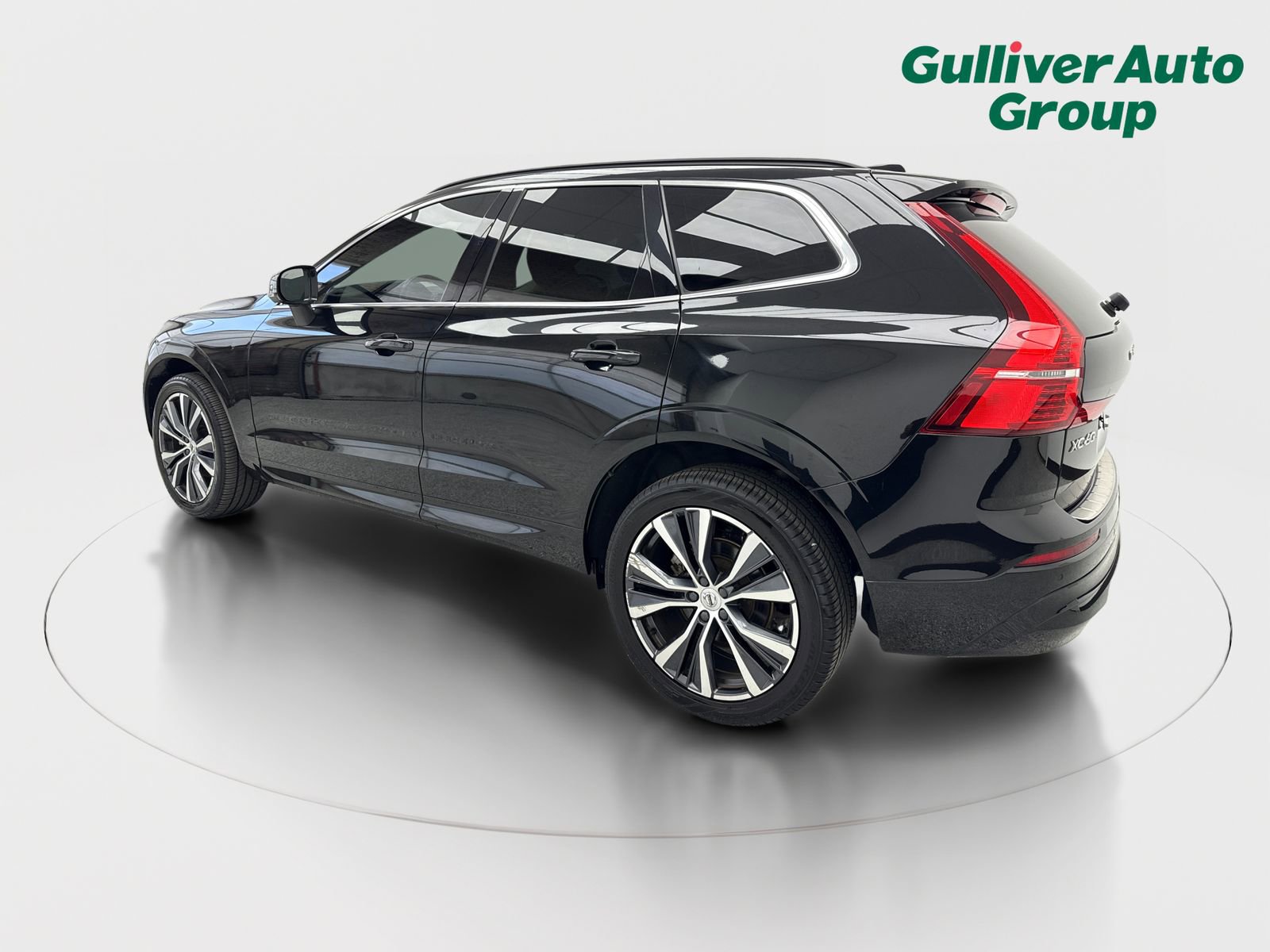 Used 2022 Volvo XC60 B5 Momentum w/ Protection Package Premier FWD image 4