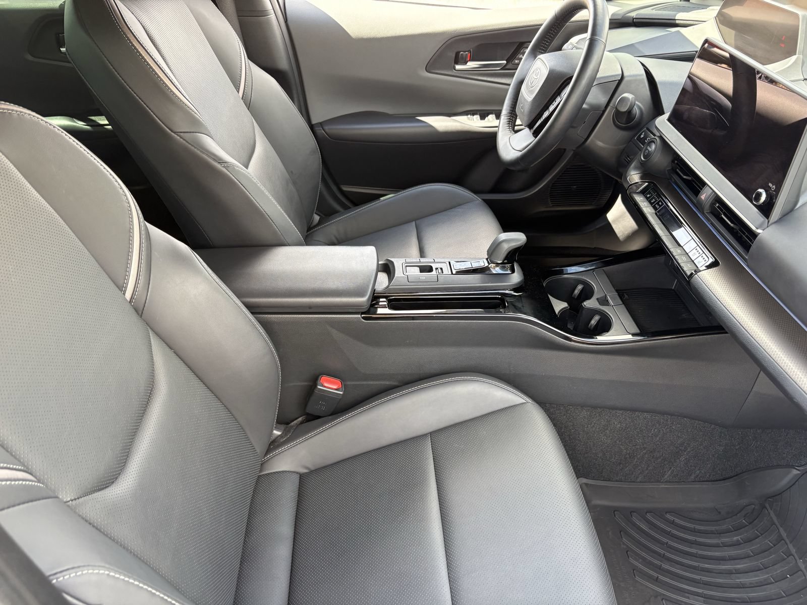 Used 2024 Toyota Prius Limited w/ Limited Premium Package FWD image 13