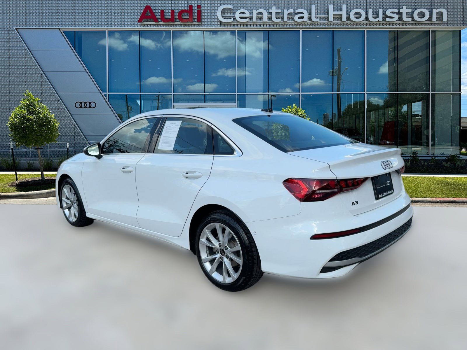 Used 2025 Audi A3 2.0T Premium image 3