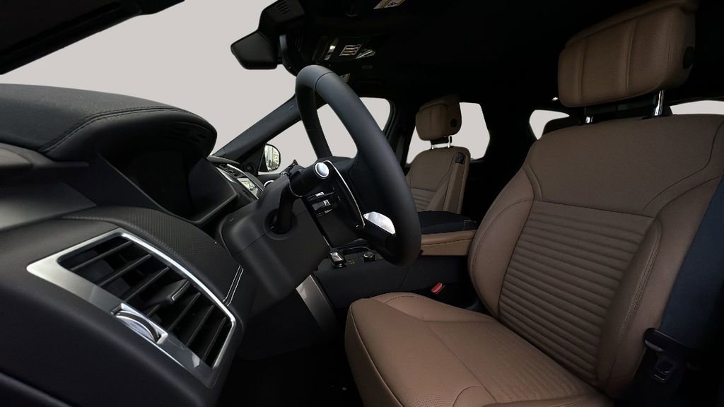 New 2024 Land Rover Discovery Dynamic SE image 19