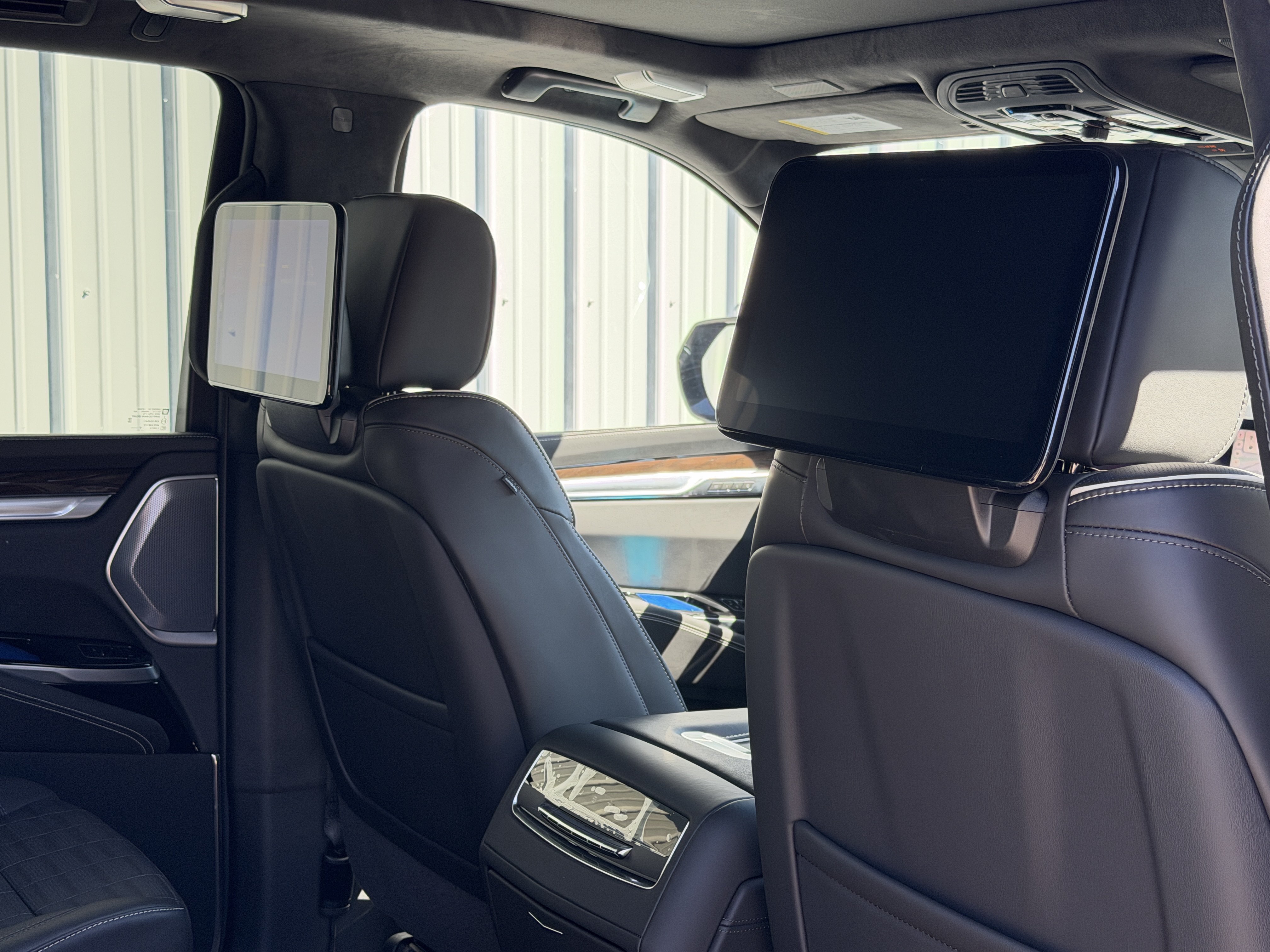 New 2026 Cadillac Escalade ESV Platinum Sport w/ LPO, ONYX Package AWD/4WD image 24