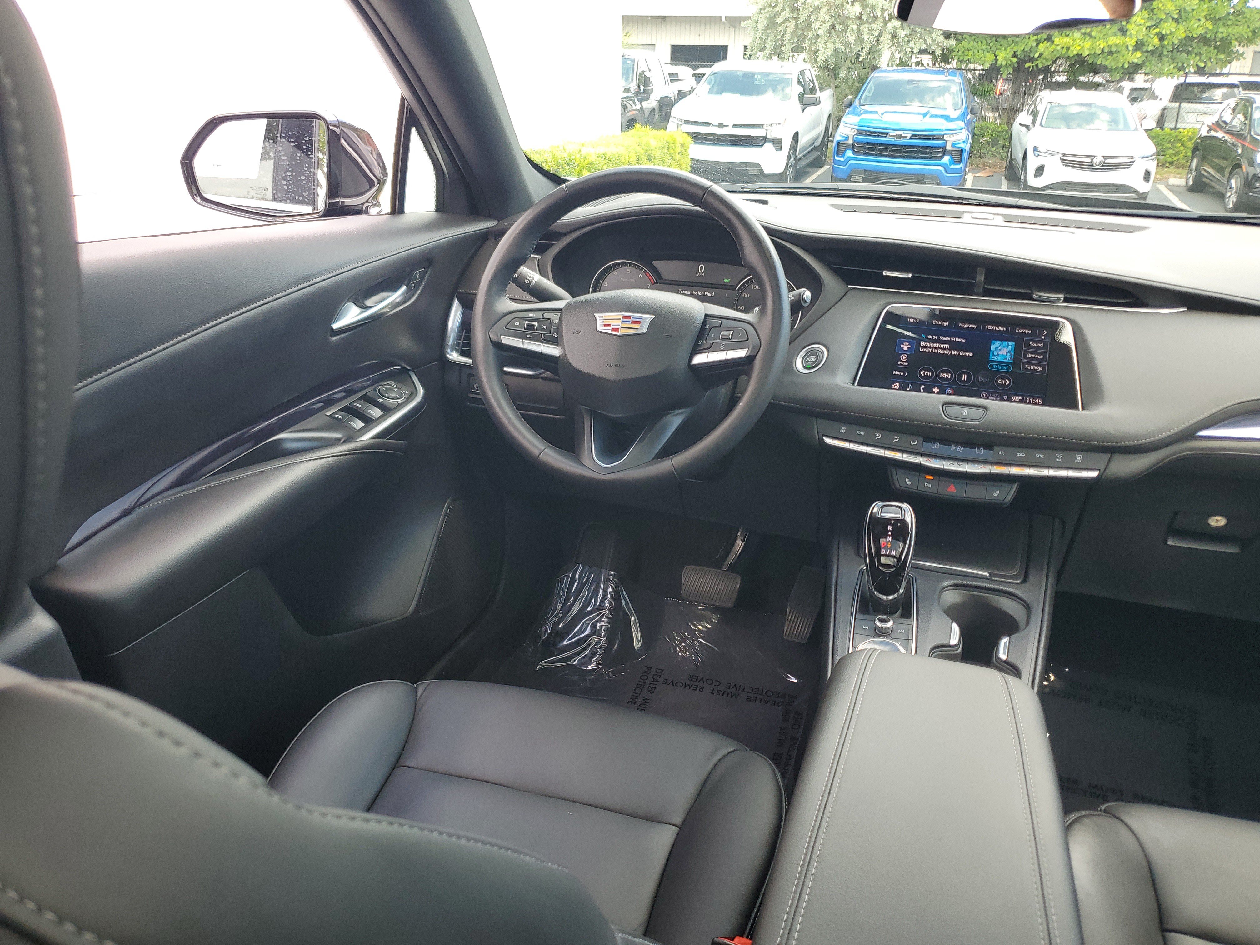 Certified 2023 Cadillac XT4 Luxury w/ Cold Weather Package FWD image 16