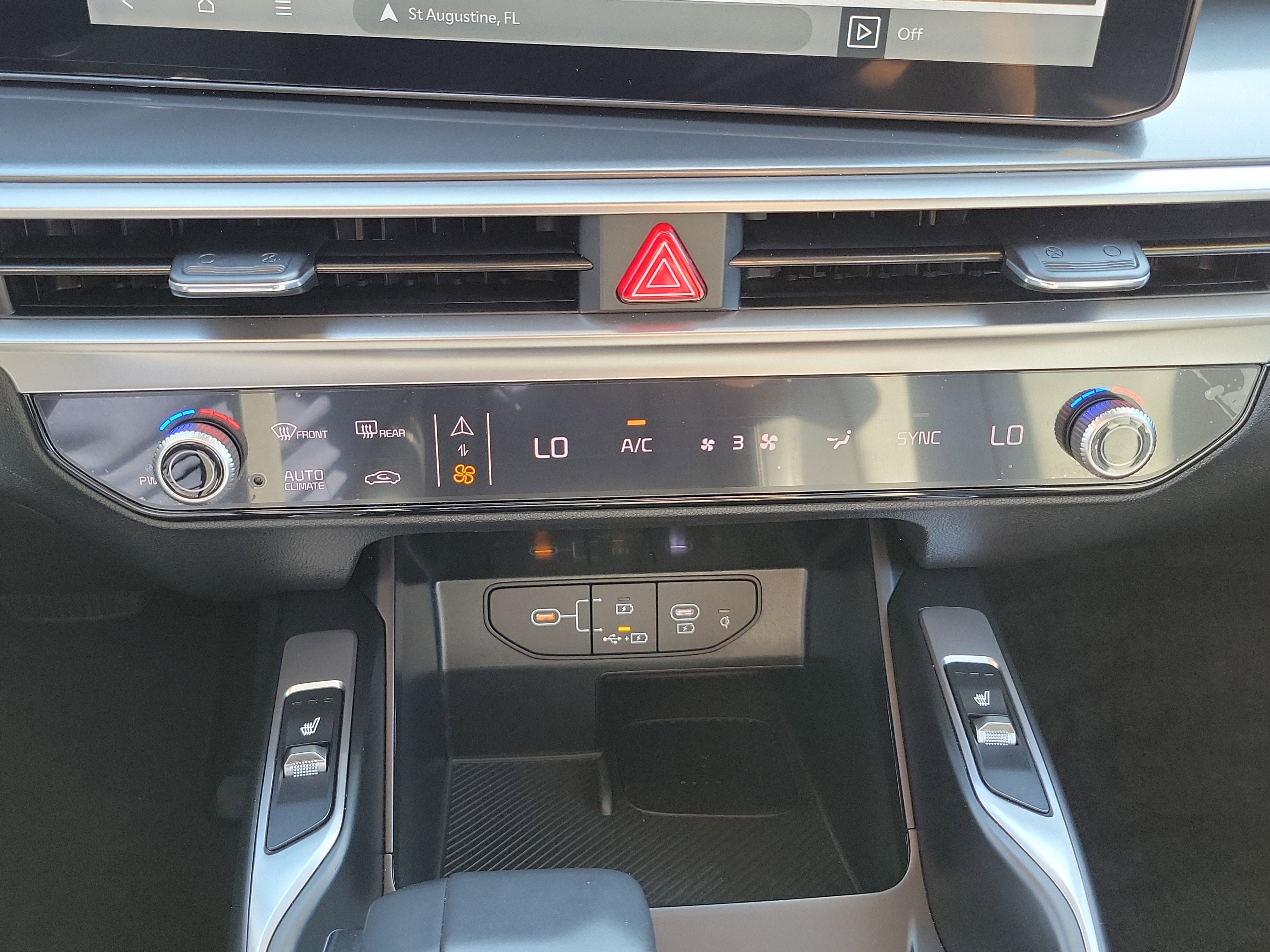 Certified 2025 Kia Sorento S image 33