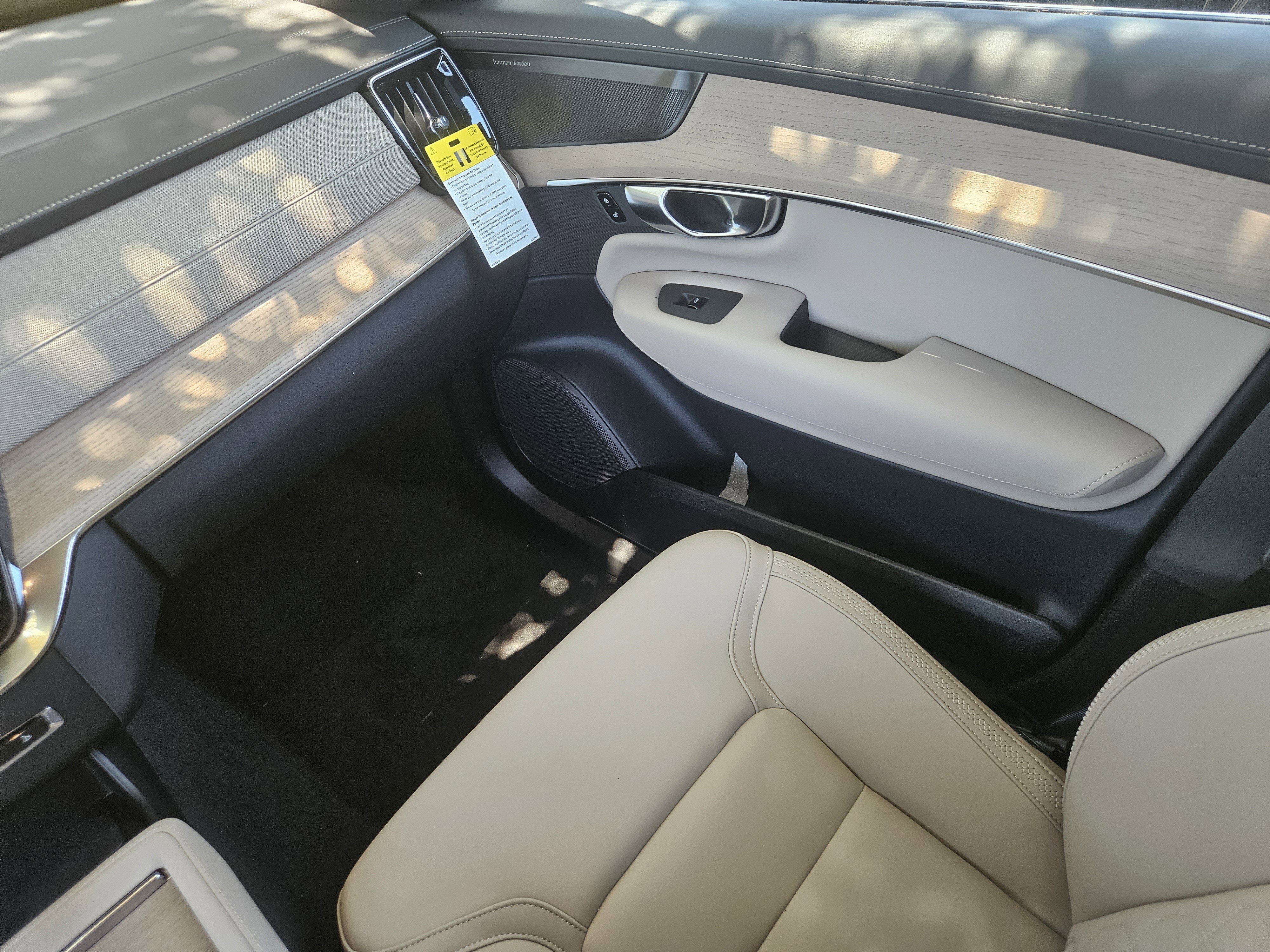 New 2026 Volvo XC90 B5 Plus image 17