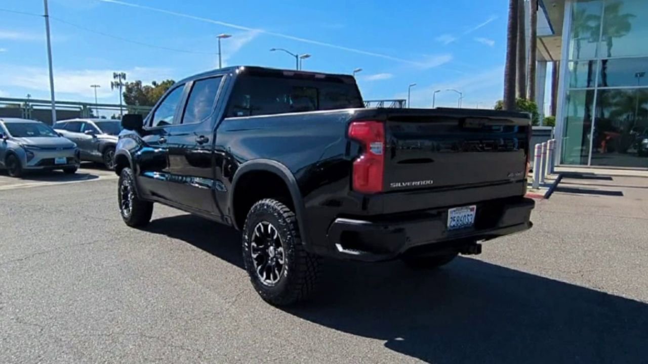 Used 2023 Chevrolet Silverado 1500 ZR2 AWD/4WD image 6