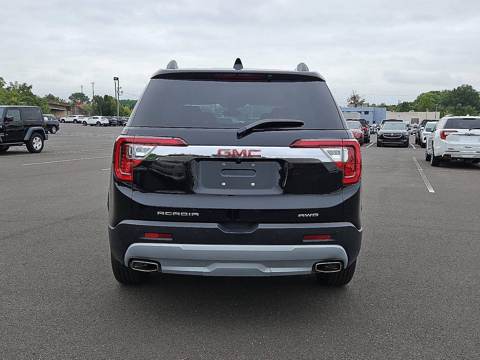 Certified 2022 GMC Acadia SLE w/ Driver Convenience Package image 5