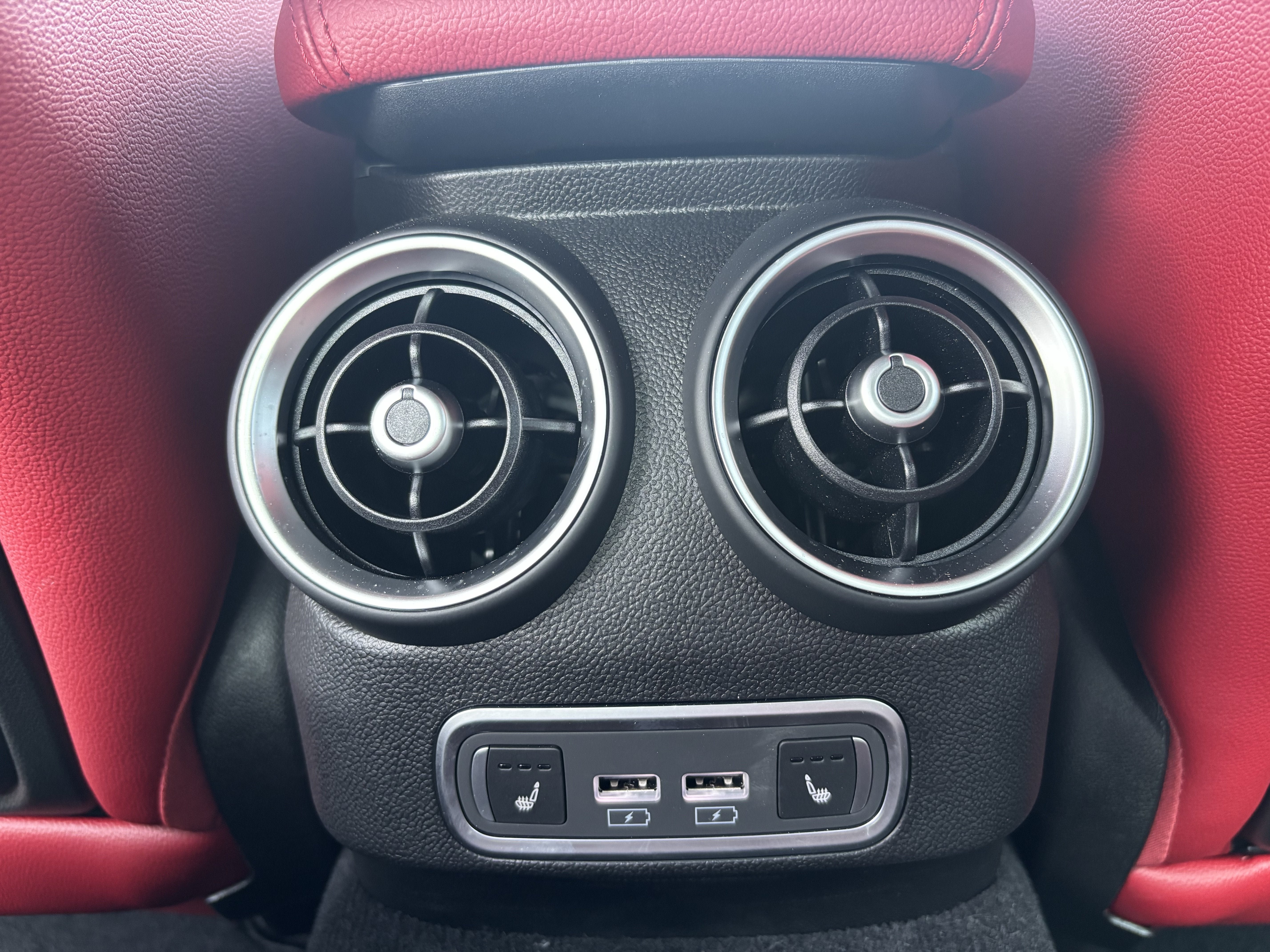 Used 2024 Alfa Romeo Giulia Veloce AWD/4WD image 14