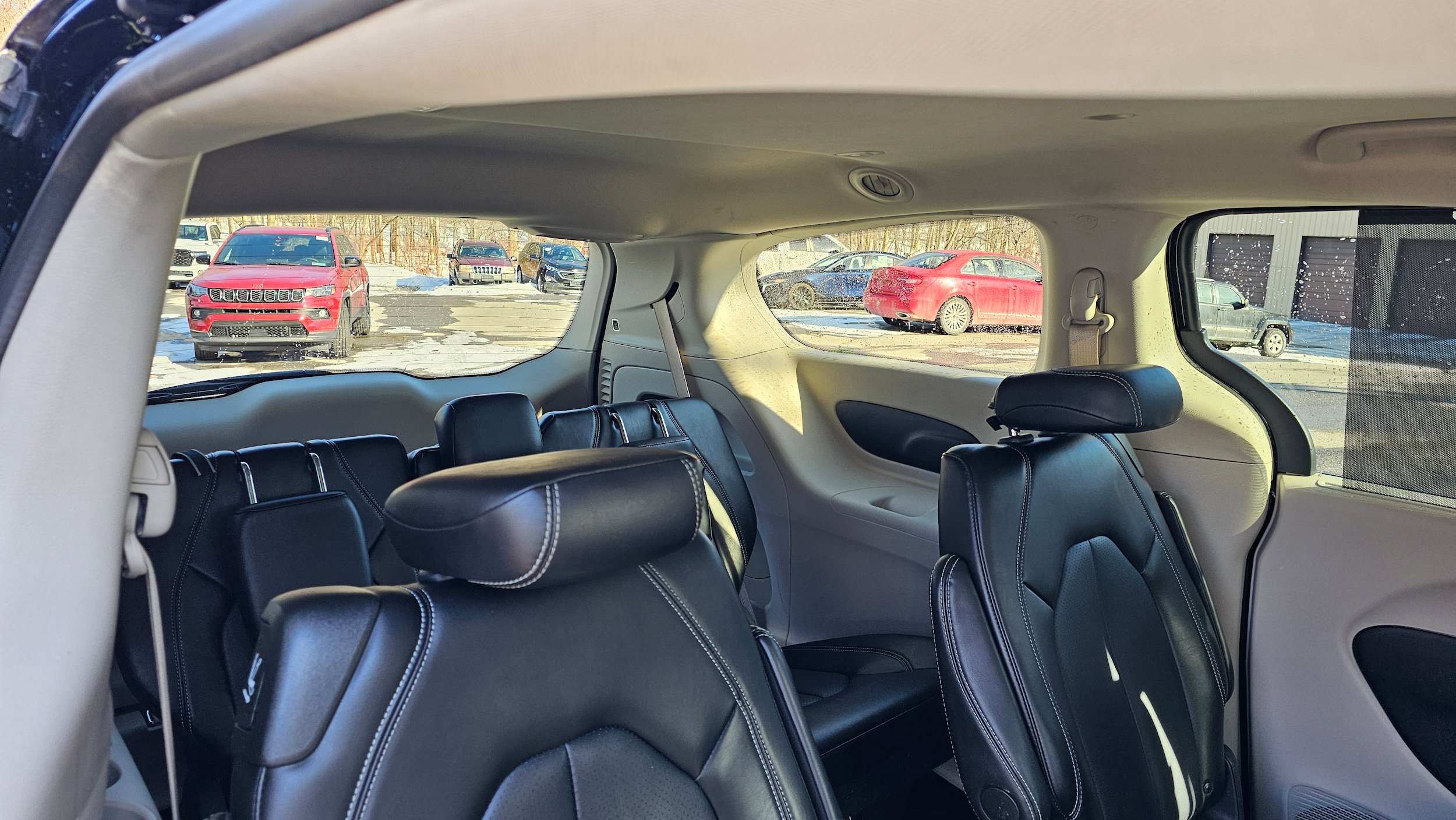 Used 2024 Chrysler Pacifica Touring-L image 12