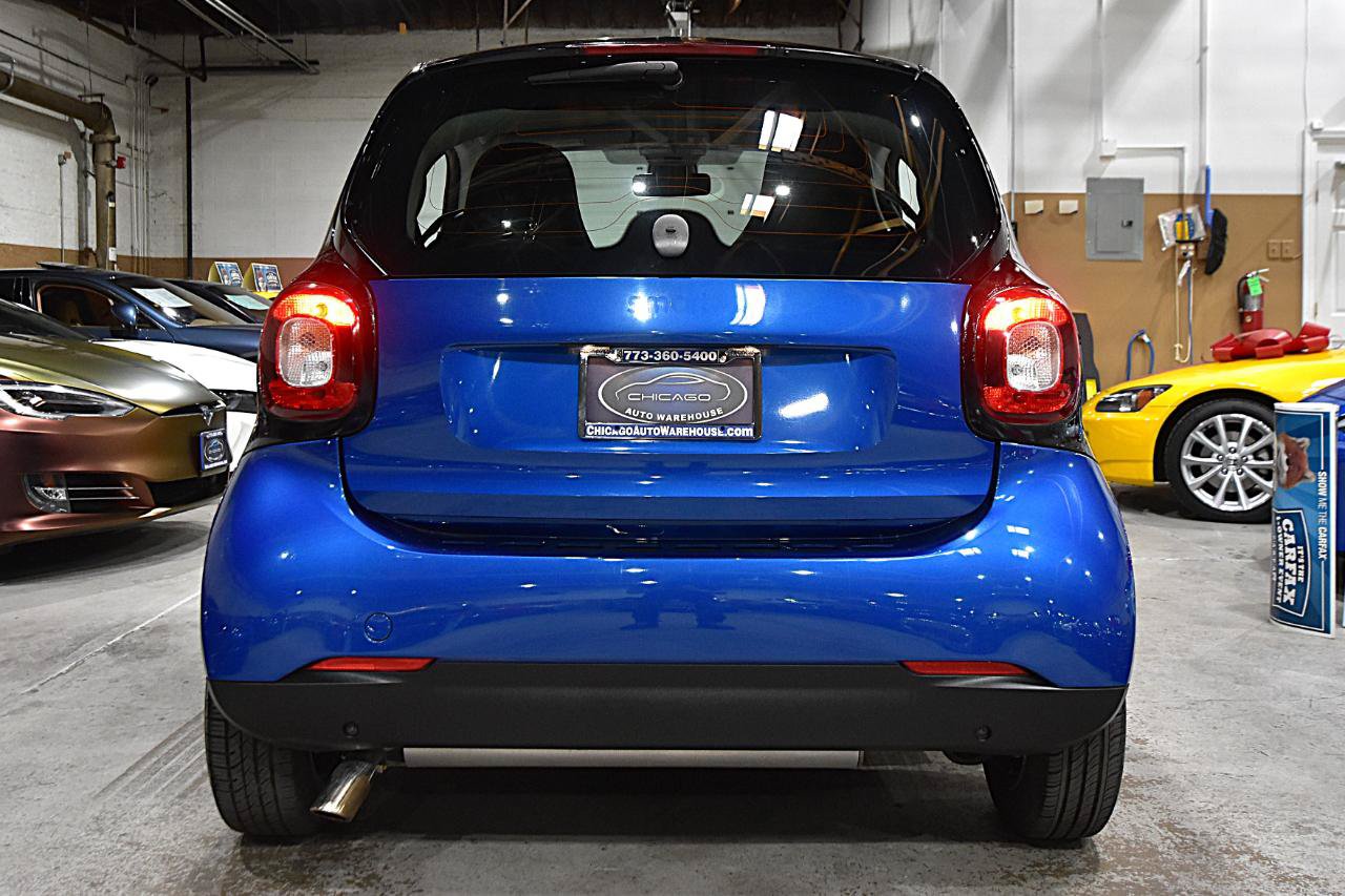 Used 2016 smart fortwo pure RWD image 5