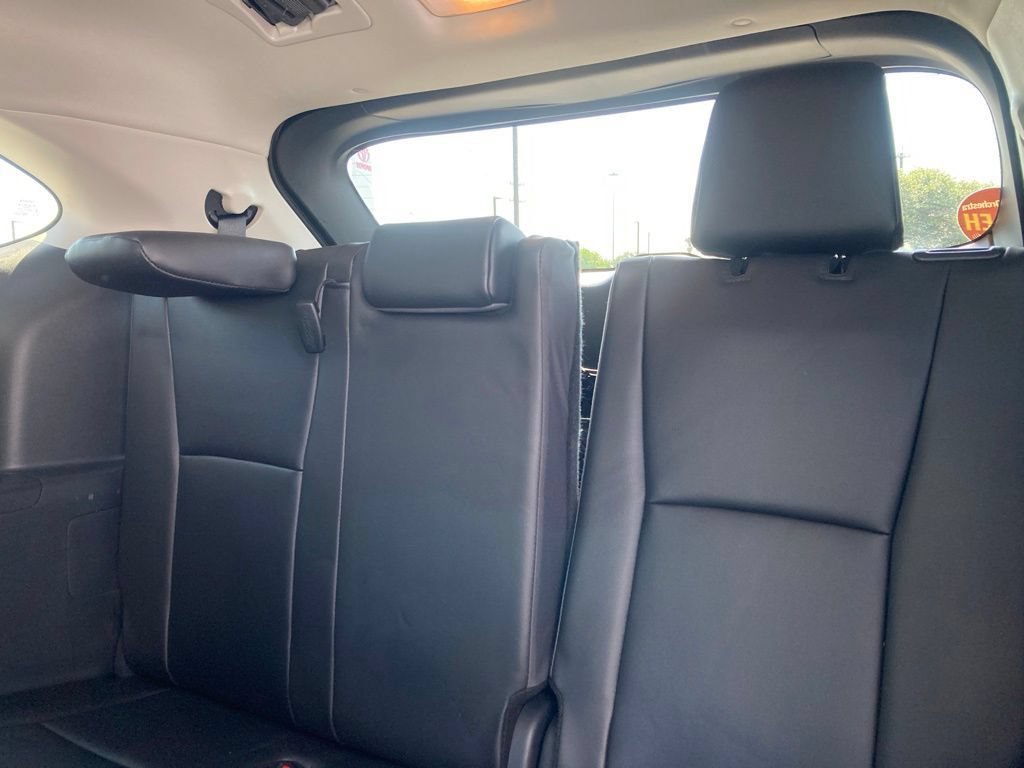 Certified 2025 Toyota Highlander XLE FWD image 11