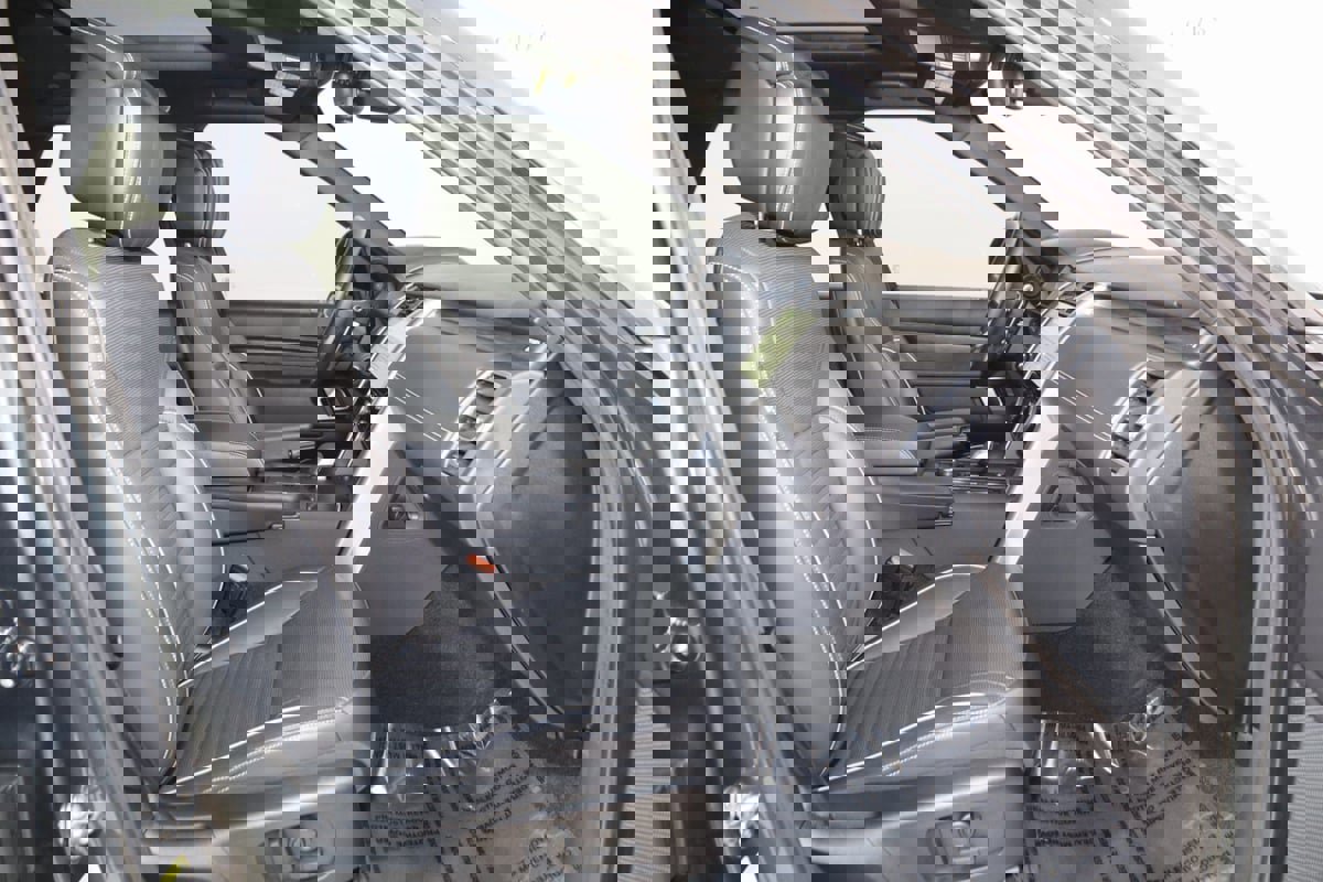 Used 2023 Land Rover Discovery Metropolitan Edition image 13