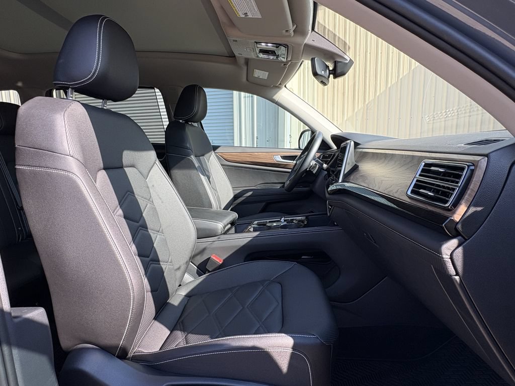 Used 2025 Volkswagen Atlas SE FWD image 30