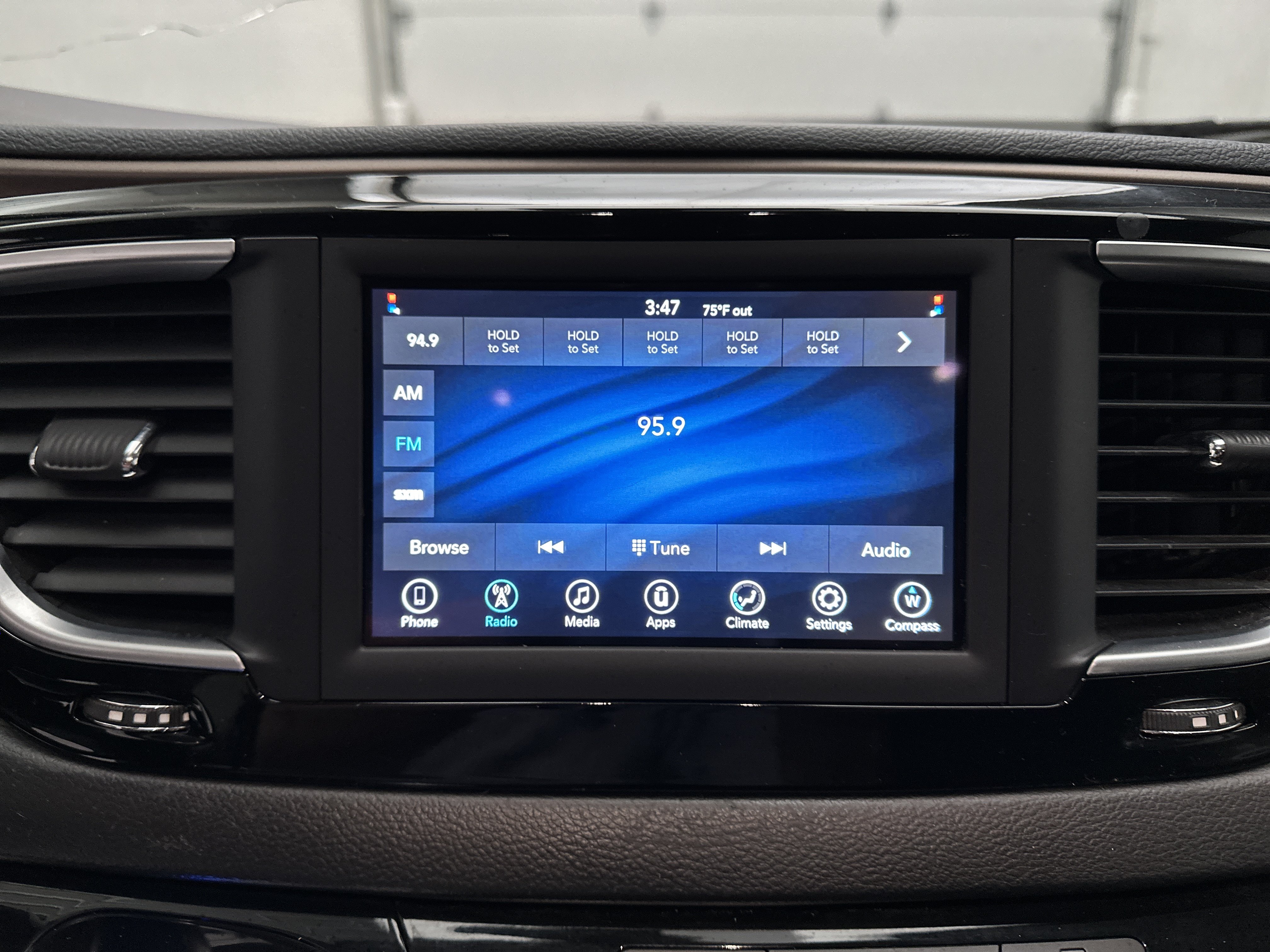 Used 2021 Chrysler Voyager LX FWD image 31