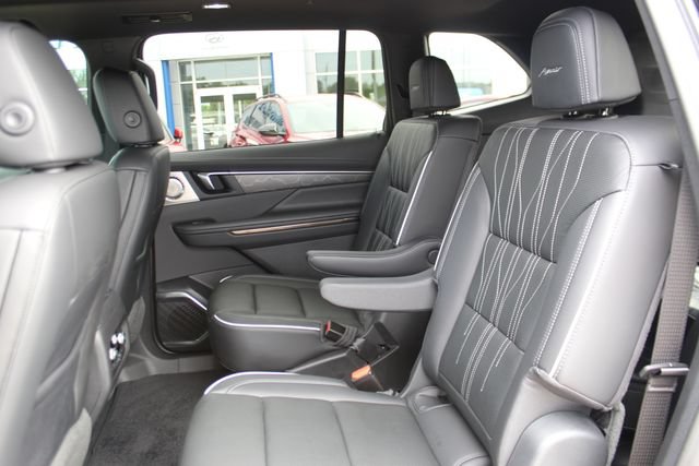 Used 2025 Buick Enclave Avenir w/ Trailering Package, 5000 lbs. FWD image 25