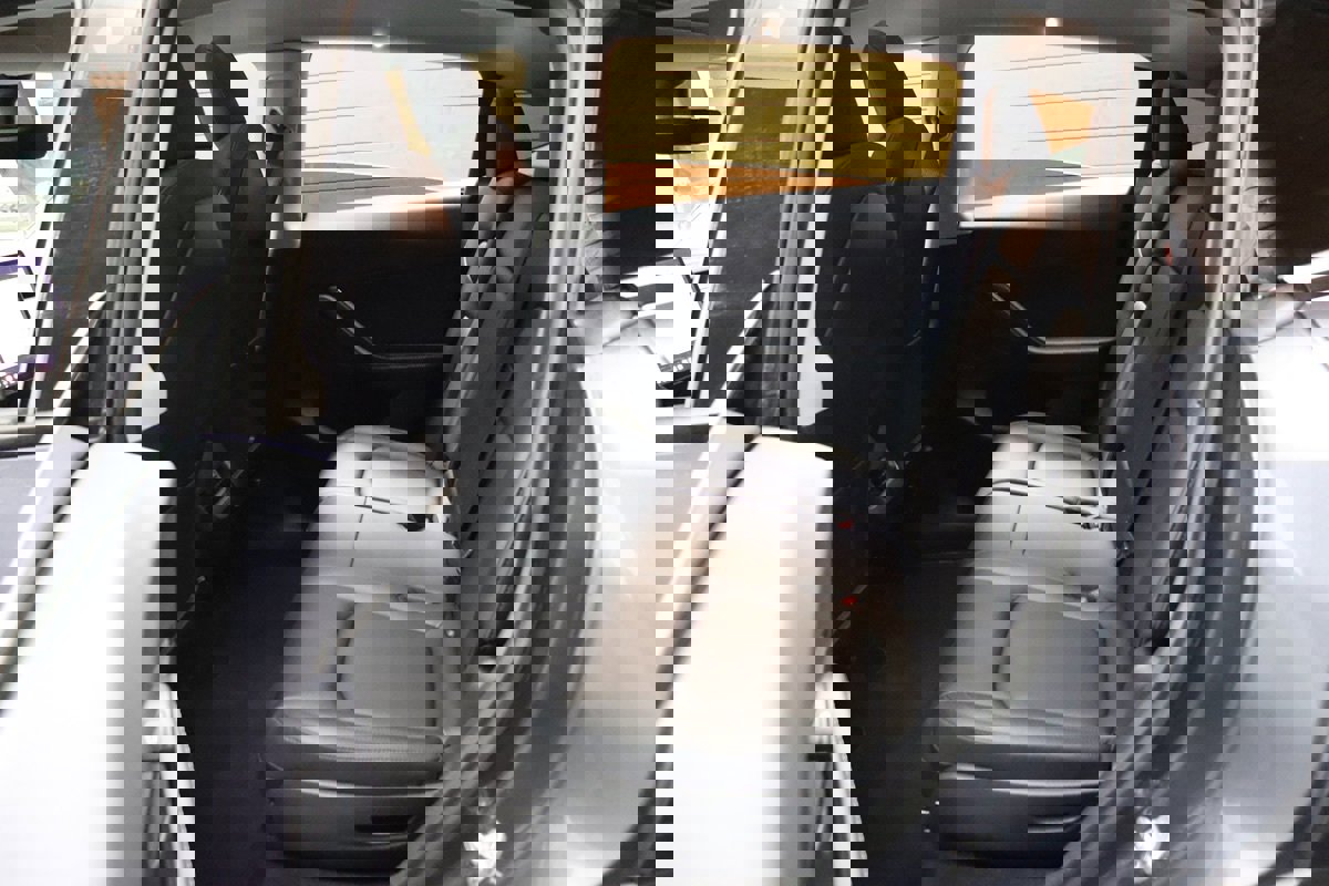 Used 2022 Tesla Model Y Long Range image 32