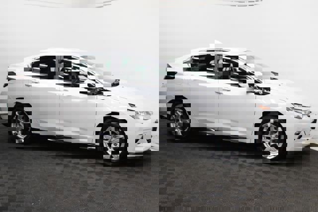 Used 2016 Chevrolet Volt LT w/ Comfort Package image 3