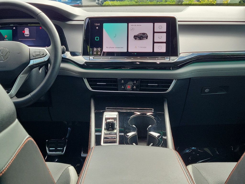 Certified 2024 Volkswagen Atlas Peak Edition SEL AWD/4WD image 18