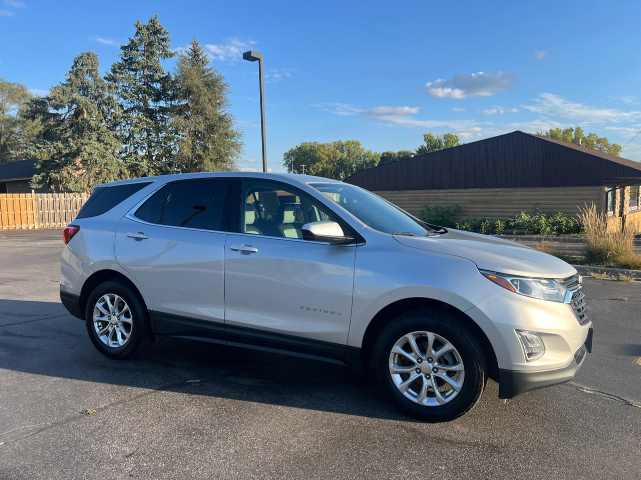 Used 2020 Chevrolet Equinox LT w/ Driver Convenience Package image 10
